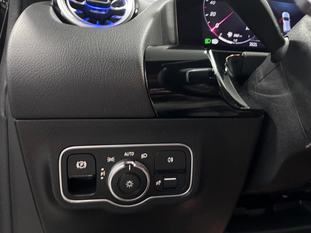 MERCEDES-BENZ GLA 200D PREMIUM AMG LINE TETTO-NAVI-LED