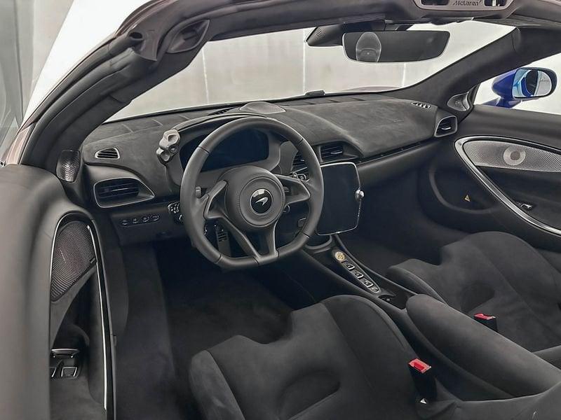 McLaren Artura Spider - McLaren Milano