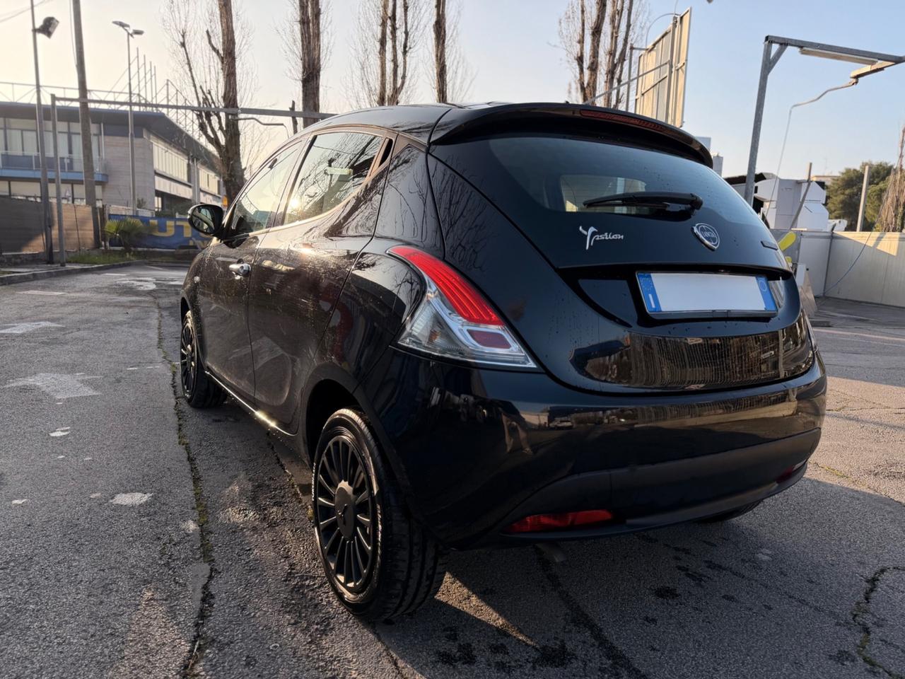 Lancia Ypsilon 1.0 FireFly 5 porte S&S Hybrid Alberta Ferretti