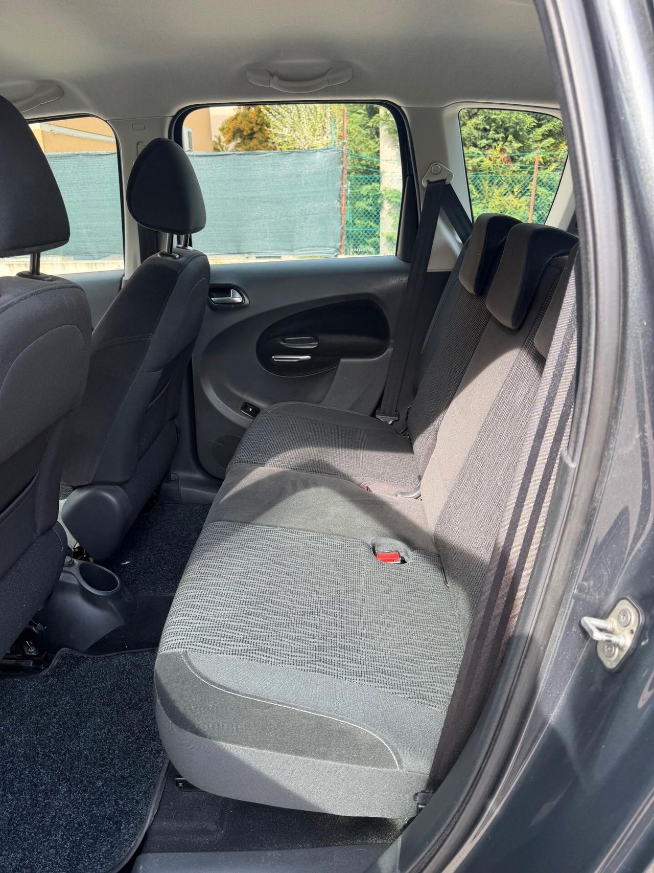 Citroen C3 PICASSO 1.6 - NEOPATENTATI - 12 MESI DI GARANZIA -