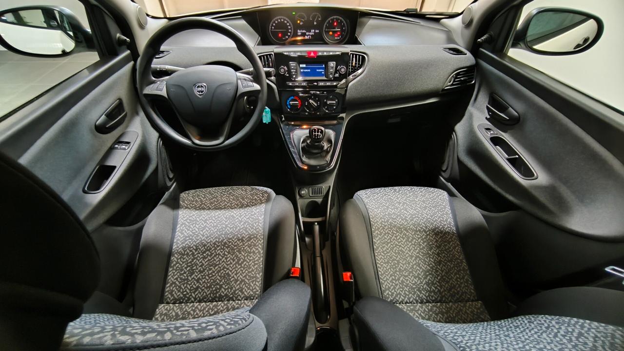Lancia Ypsilon 1.0 FireFly 5 porte S&S Hybrid Ecochic Silver