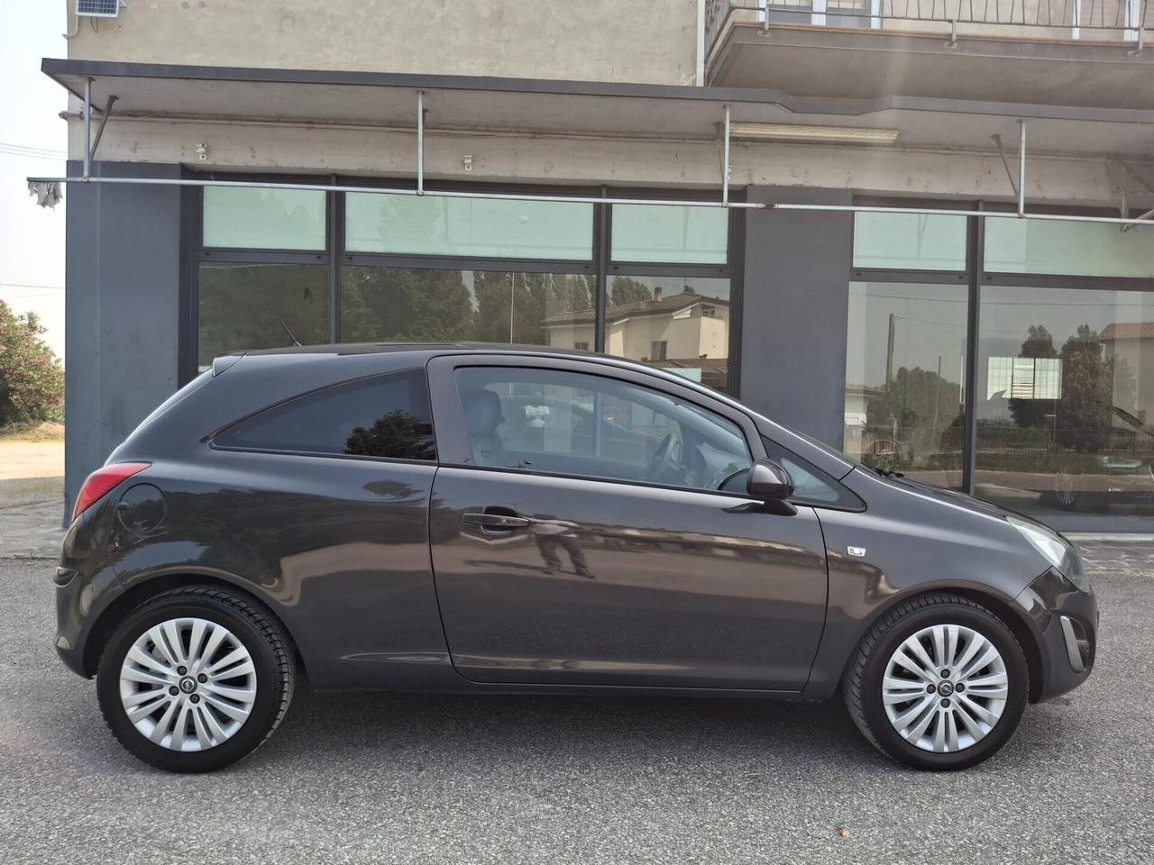 Opel Corsa 1.2 85CV 3 porte GPL-TECH b-color