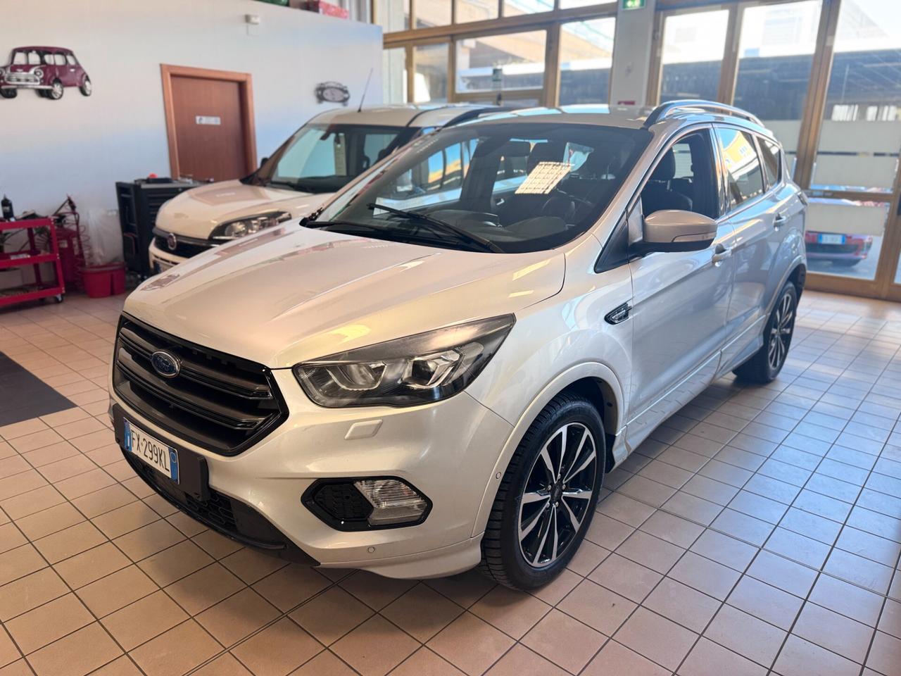 Ford Kuga 2.0 TDCI 150 CV S&S 4WD Powershift ST-Line