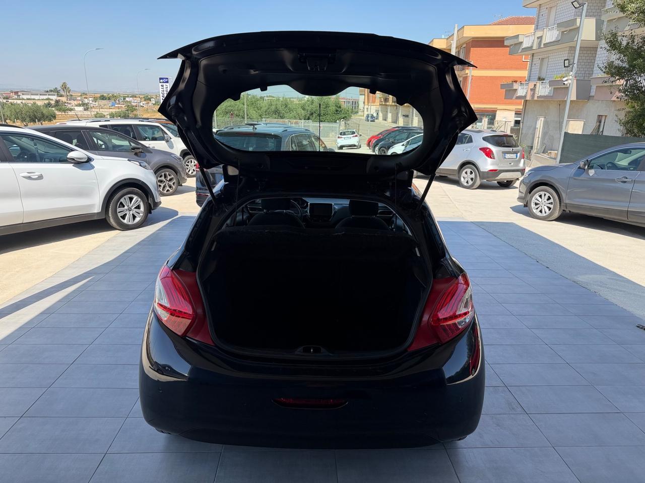 Peugeot 208 1.6 e-HDi 92 CV Stop&Start 5 porte Allure