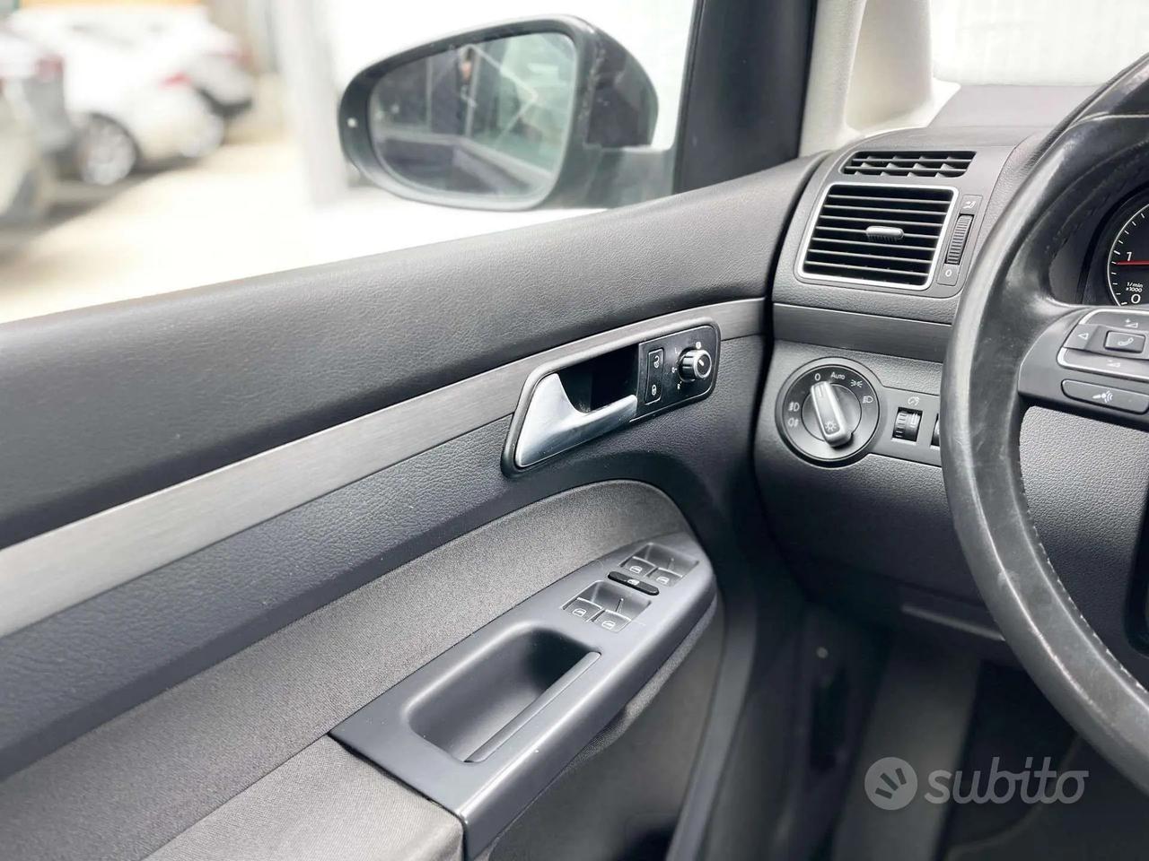 Volkswagen Touran 1.6 Diesel 105CV E5 Neo - 2013