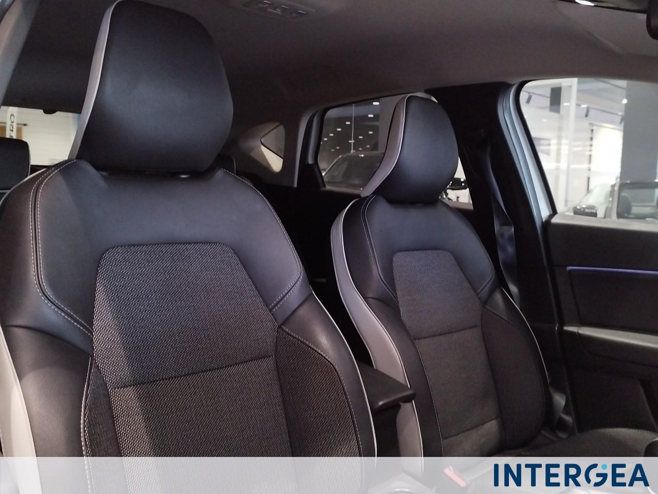 RENAULT Captur 1.6 E-Tech hybrid Intens 145cv auto