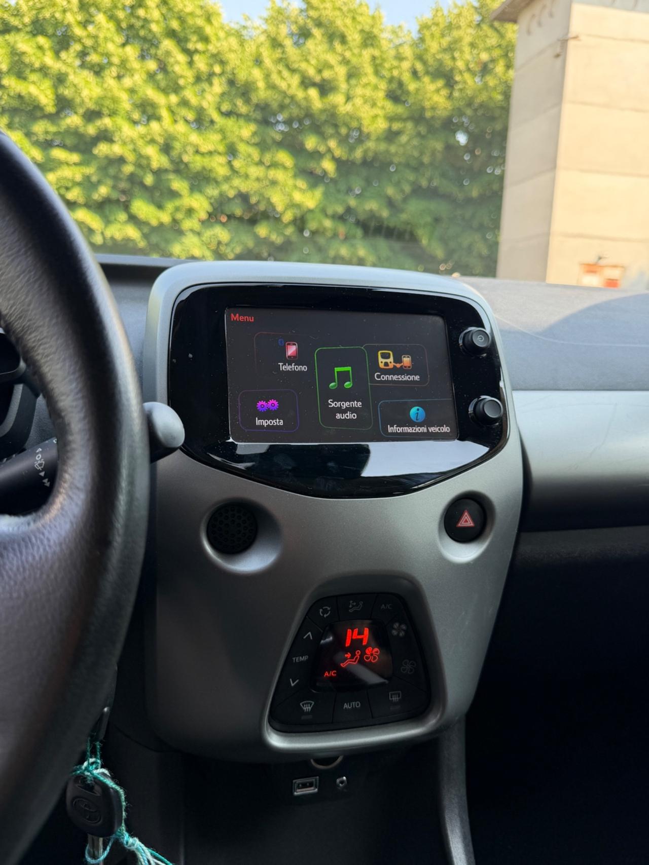 Toyota Aygo 1.0 VVT-i 69 CV 5 porte x-black TSS