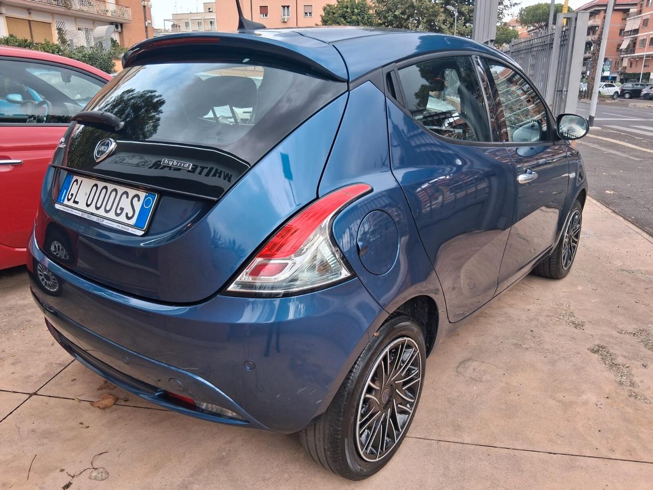 Lancia Ypsilon 1.0 FireFly 5 porte S&S Hybrid Ecochic A. Ferretti