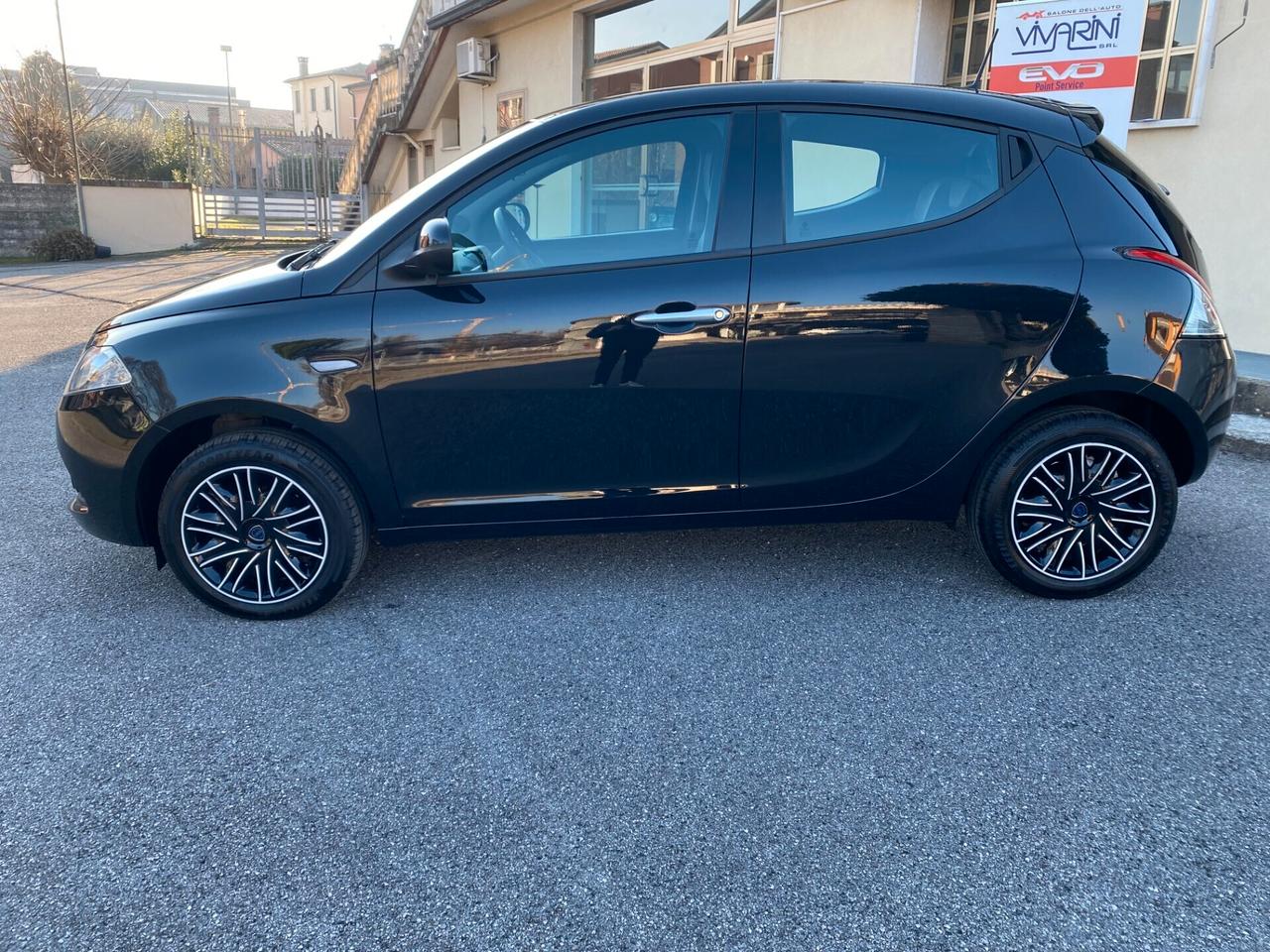 Lancia Ypsilon 1.0 FireFly 5 porte S&S Hybrid Oro