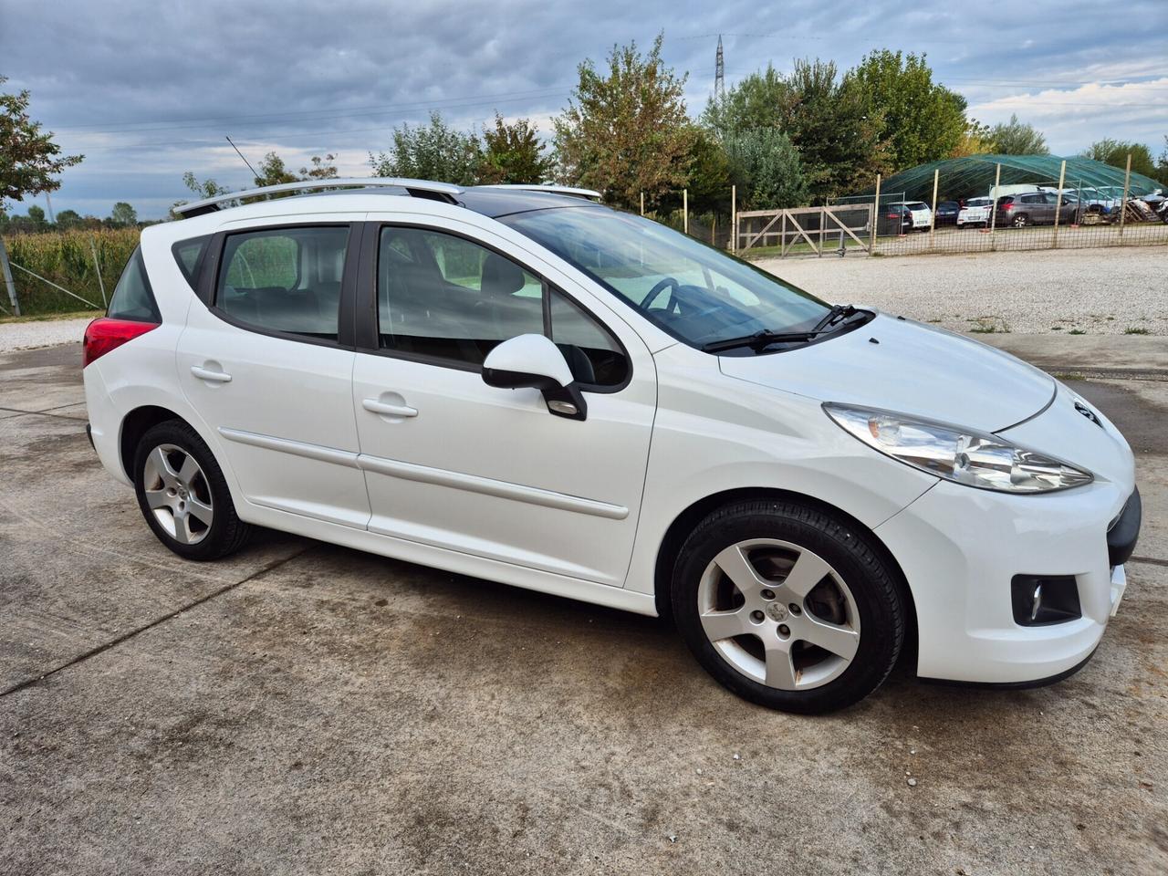 Peugeot 207 1.6 8V HDi 93CV SW Ciel Allure neopate