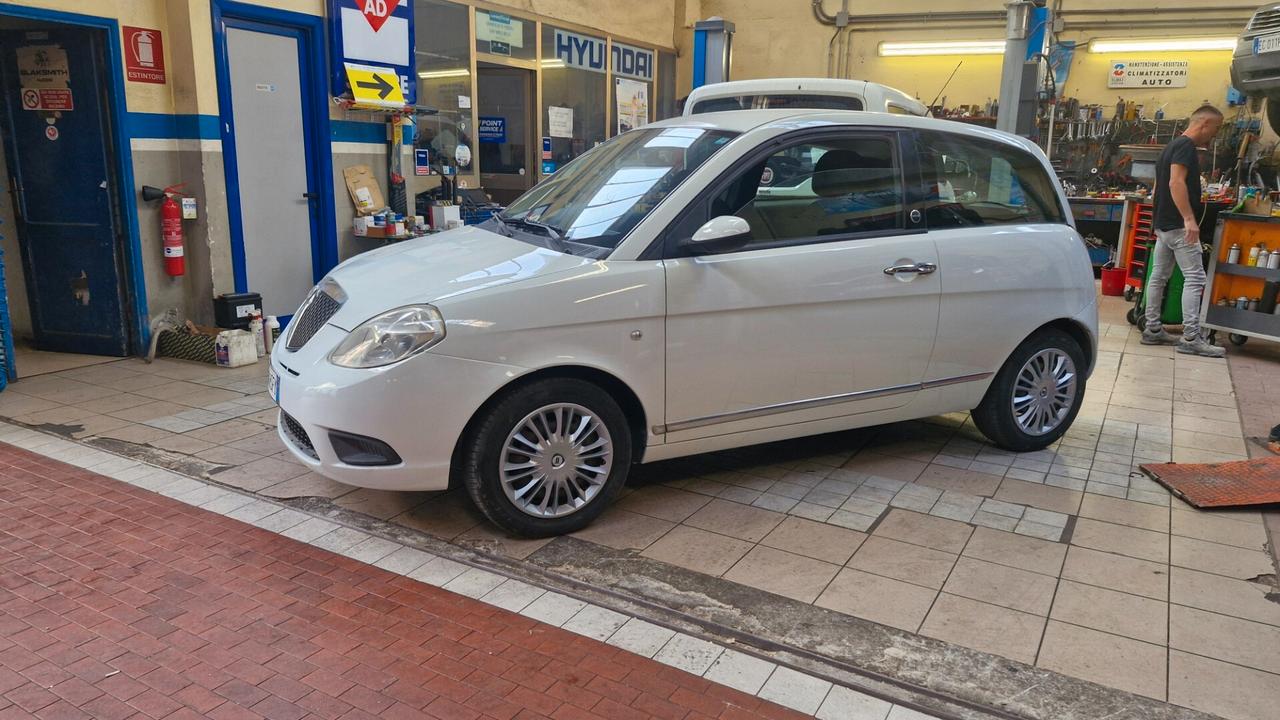 Lancia Ypsilon 1.4 Argento Ecochic GPL