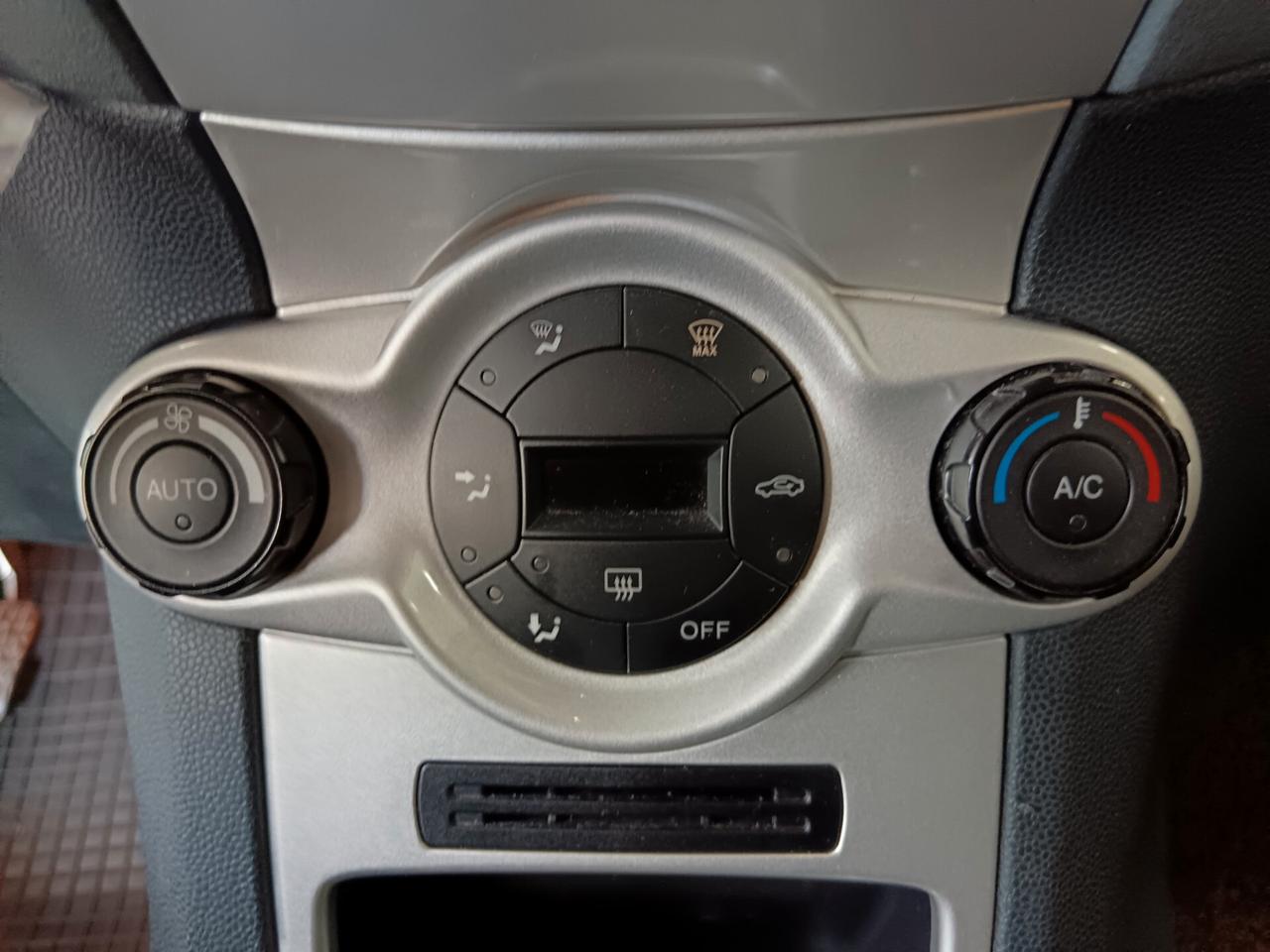 Ford Fiesta Benz/GPL Manuale