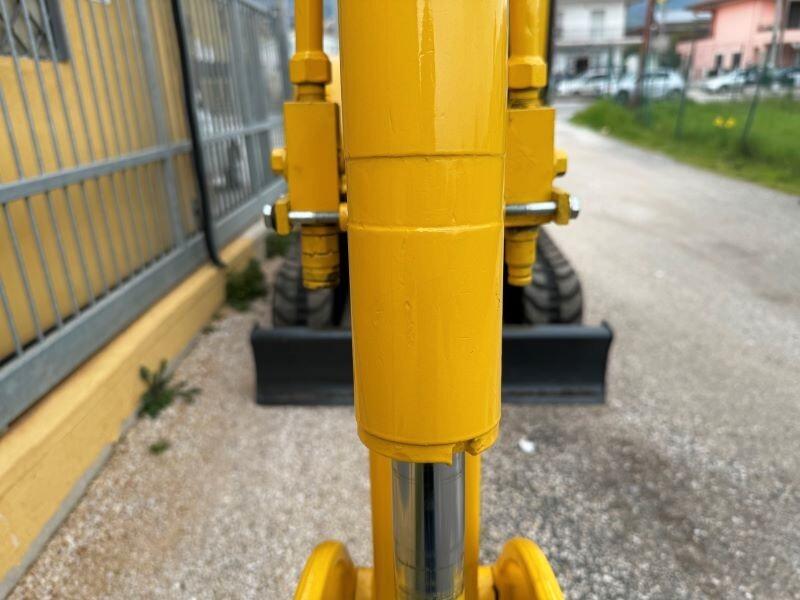 Miniescavatore komatsu pc 30 mrx girosagoma