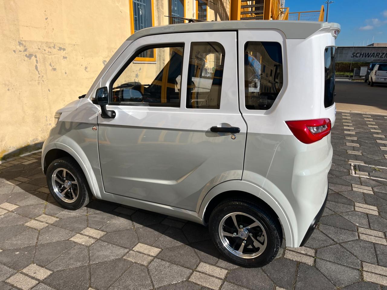 BEBETTA scooter cabinato disabili/anziani minicar