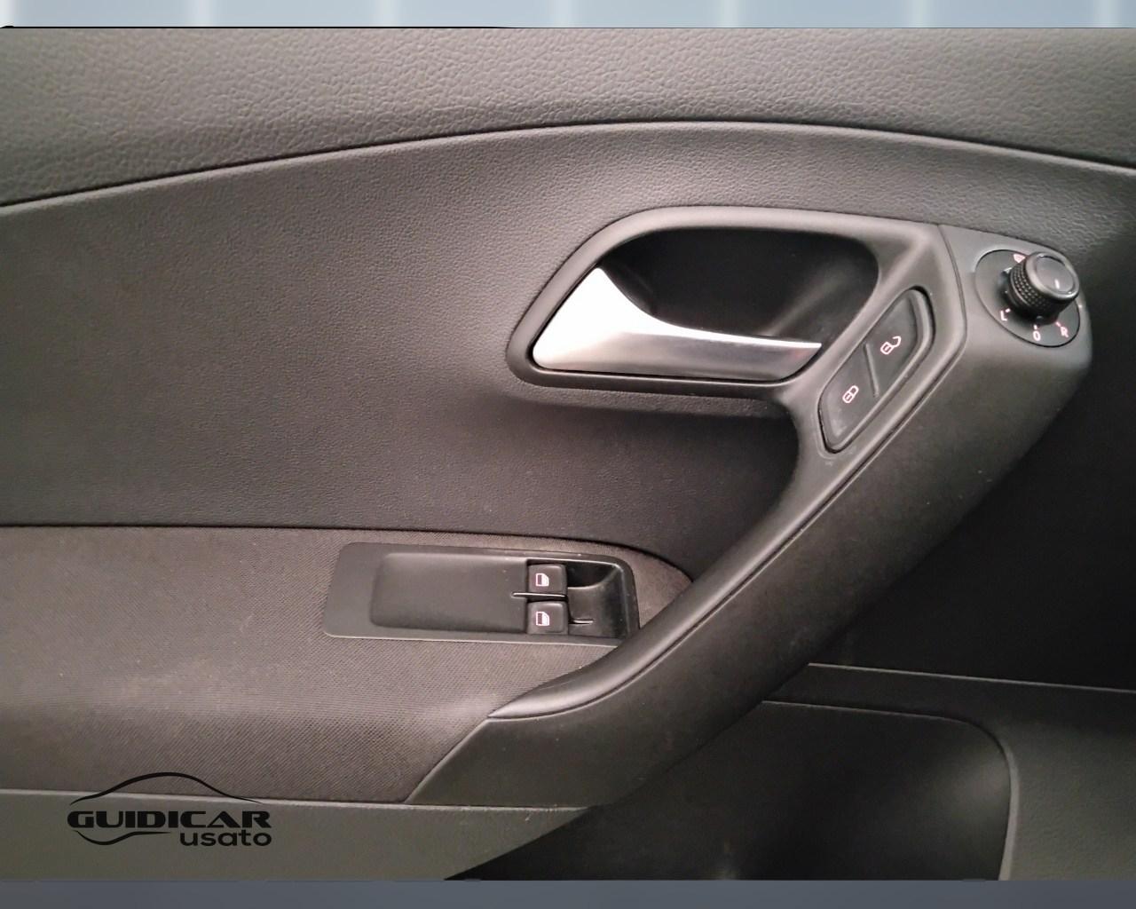 VOLKSWAGEN Polo V 2014 - Polo 5p 1.0 mpi Trendline 60cv