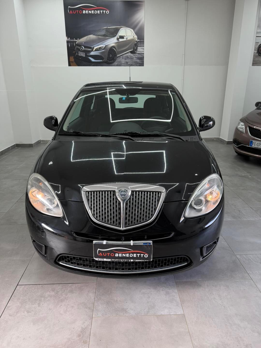 Lancia Ypsilon 1.2 8v diva 2011