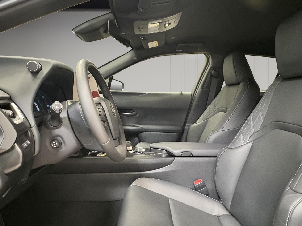 Lexus UX 300h 2.0 F-Design 4wd cvt