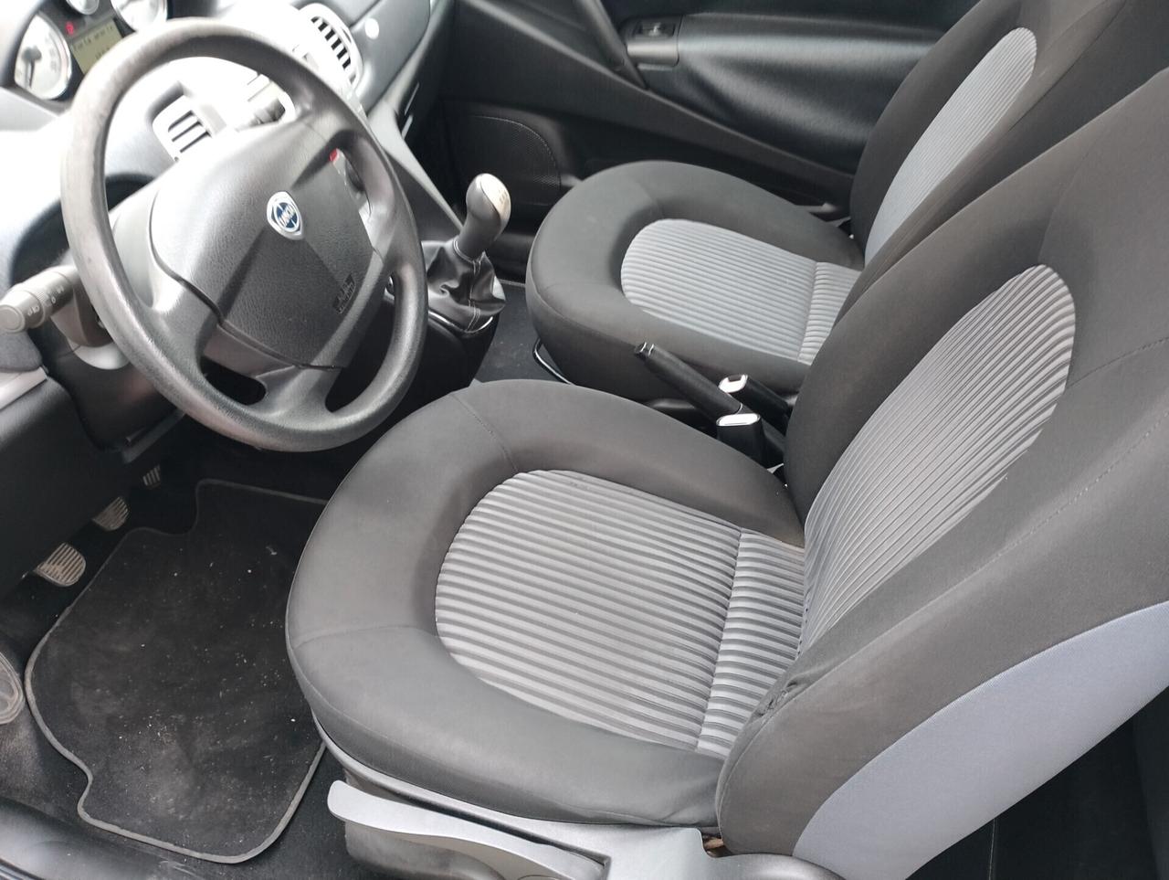 Lancia Ypsilon 1.3 MJT 75 CV Argento