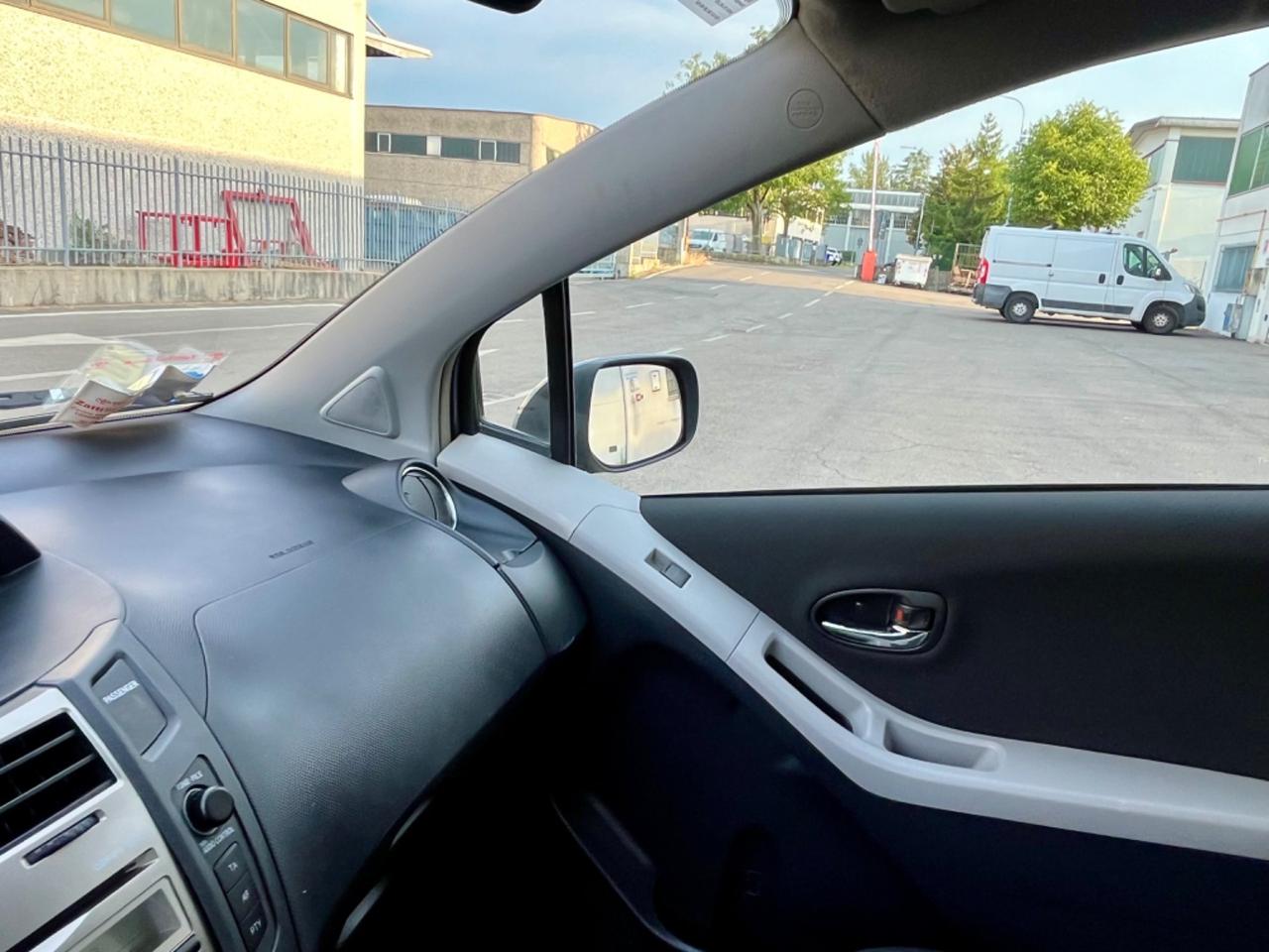Toyota Yaris 1.3benz 2011 58.000km perfetta per neopatentati