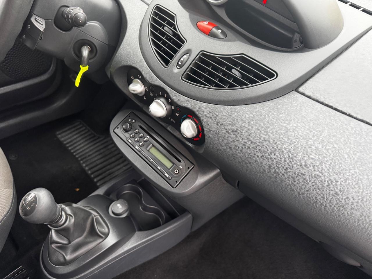 Renault Twingo 1.2 16V Neopatentati