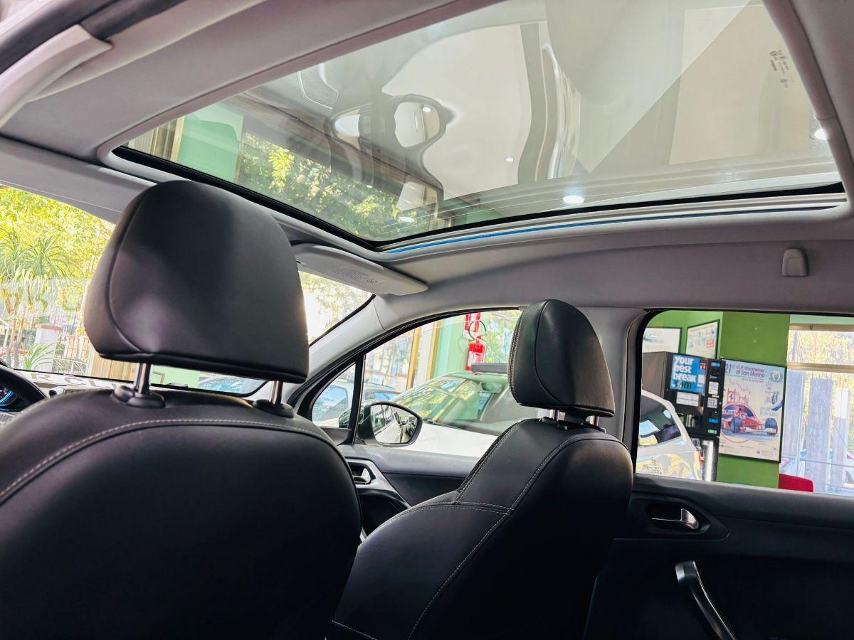 Peugeot 2008 1.6 e-HDi 115 CV S&S Féline Panorama