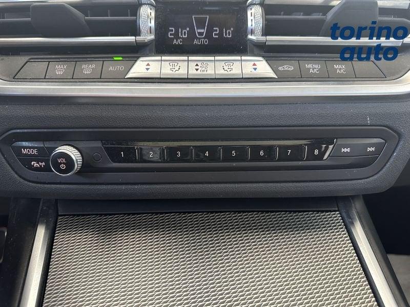 BMW Serie 3 318i MSport aut. + TETTUCCIO