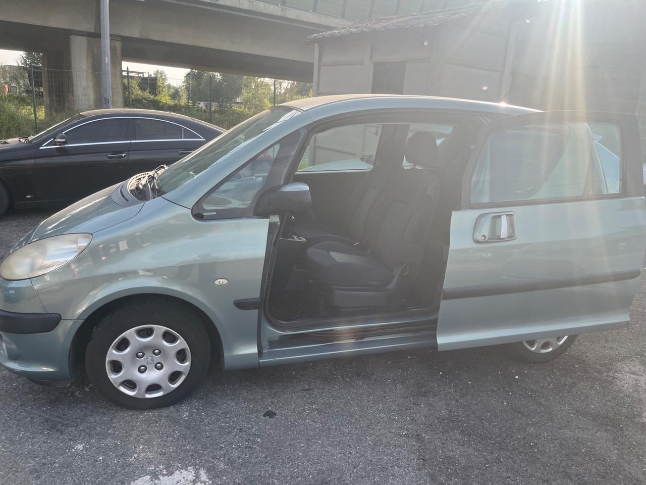 Peugeot 1007 1.4 HDi