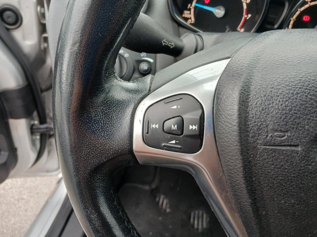 FORD FIESTA 1.4 Bz- GAS GPL 2013