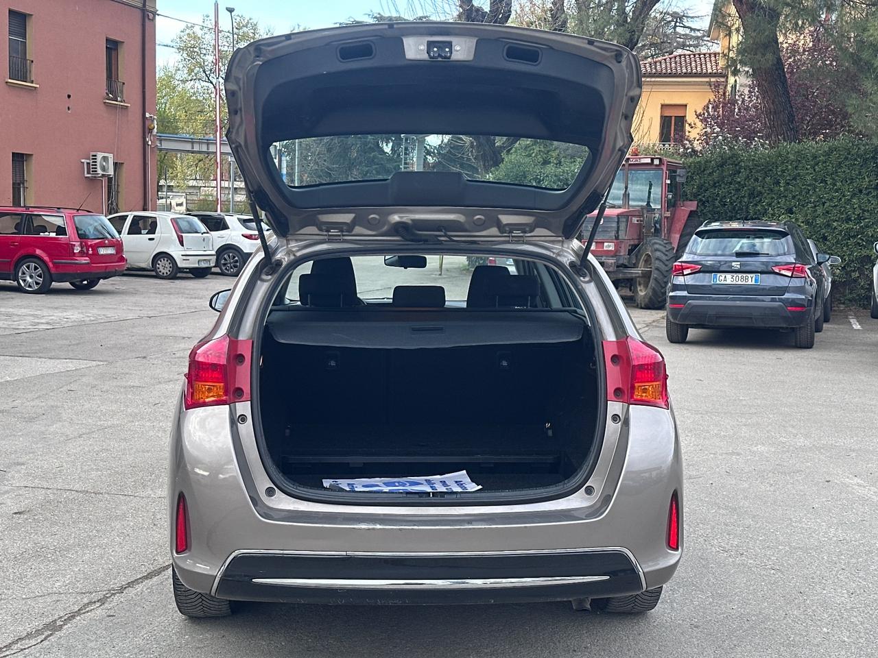 Toyota Auris Touring Sports 1.4 D-4D Lounge