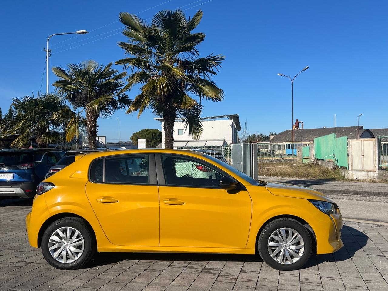 Peugeot 208 PureTech 75CV Active Neopatentati Finanziabile