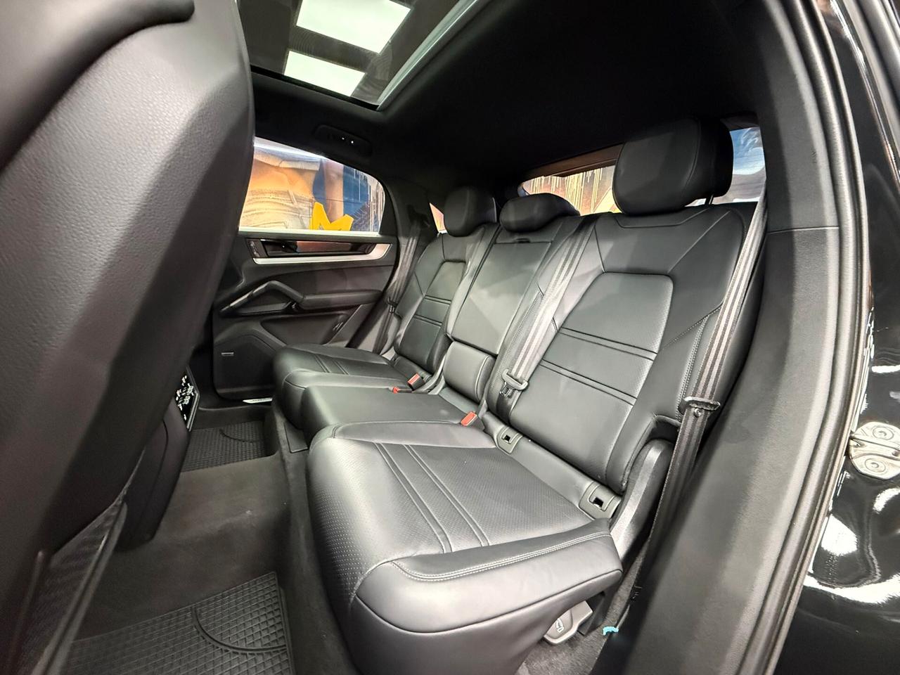 Porsche Cayenne Coupé 3.0 V6 E-Hybrid (402)