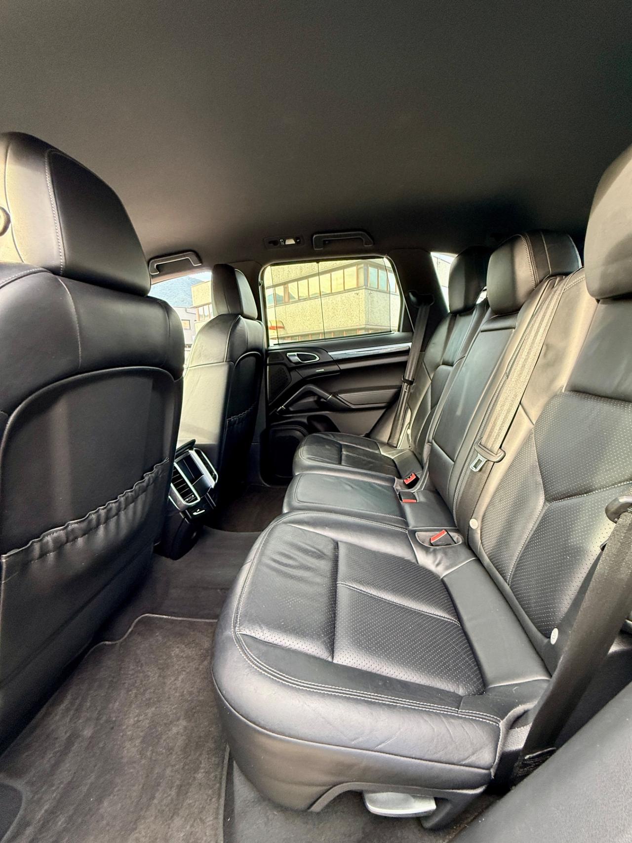 Porsche Cayenne 3.0 Diesel V6 SERVICE PORSCHE