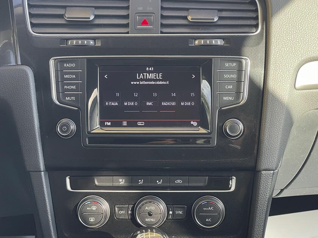 Volkswagen Golf 1.6 TDI 110 CV 5p. Comfortline BlueMotion Technology Cerchi lega da 17 – sensori park anteriore e posteriore – vetri privacy-clima bi/zona
