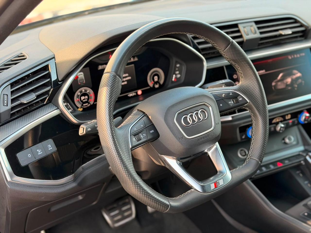 Audi Q3 Sportback 35 2.0 tdi Identity Black s-tronic