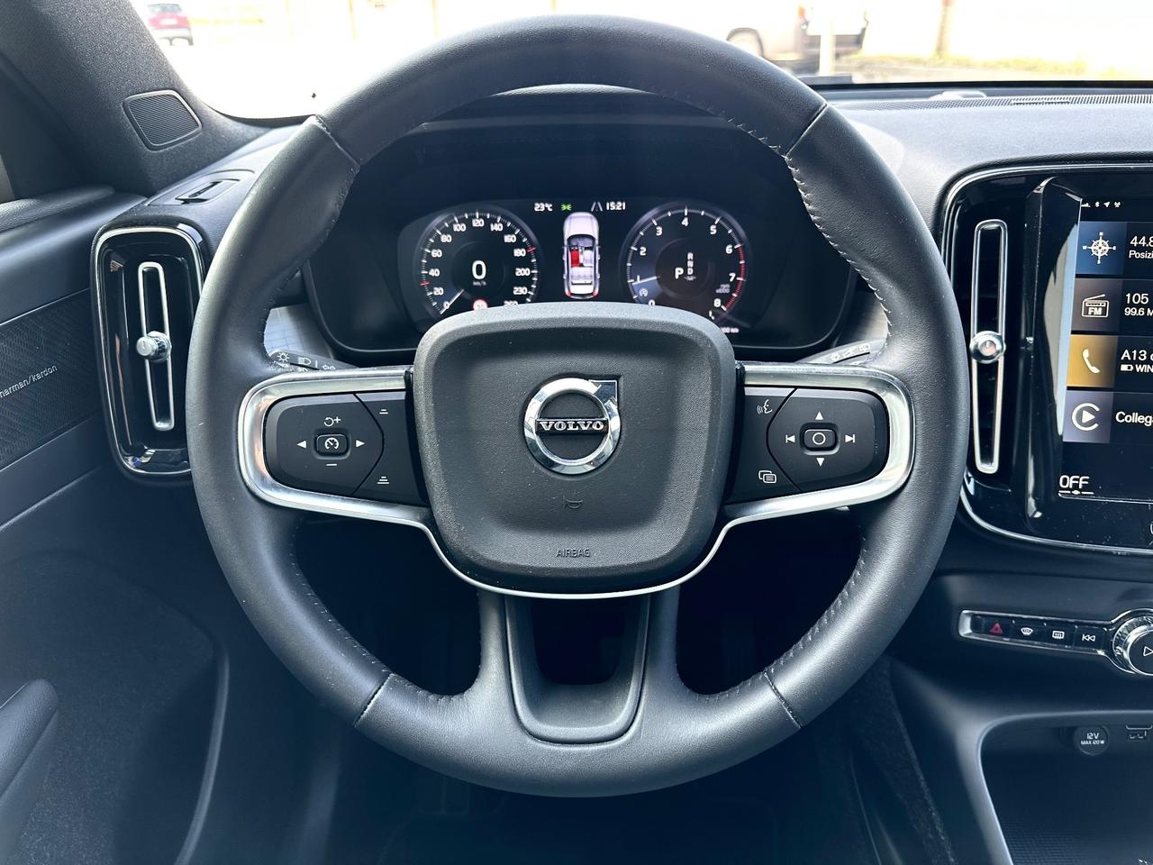 Volvo XC40 T2 Momentum Pro Harman/Kardon