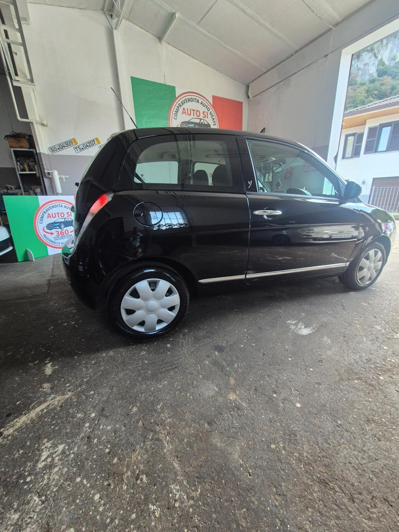 Lancia Ypsilon 1.2 69 CV Platino neo patentati