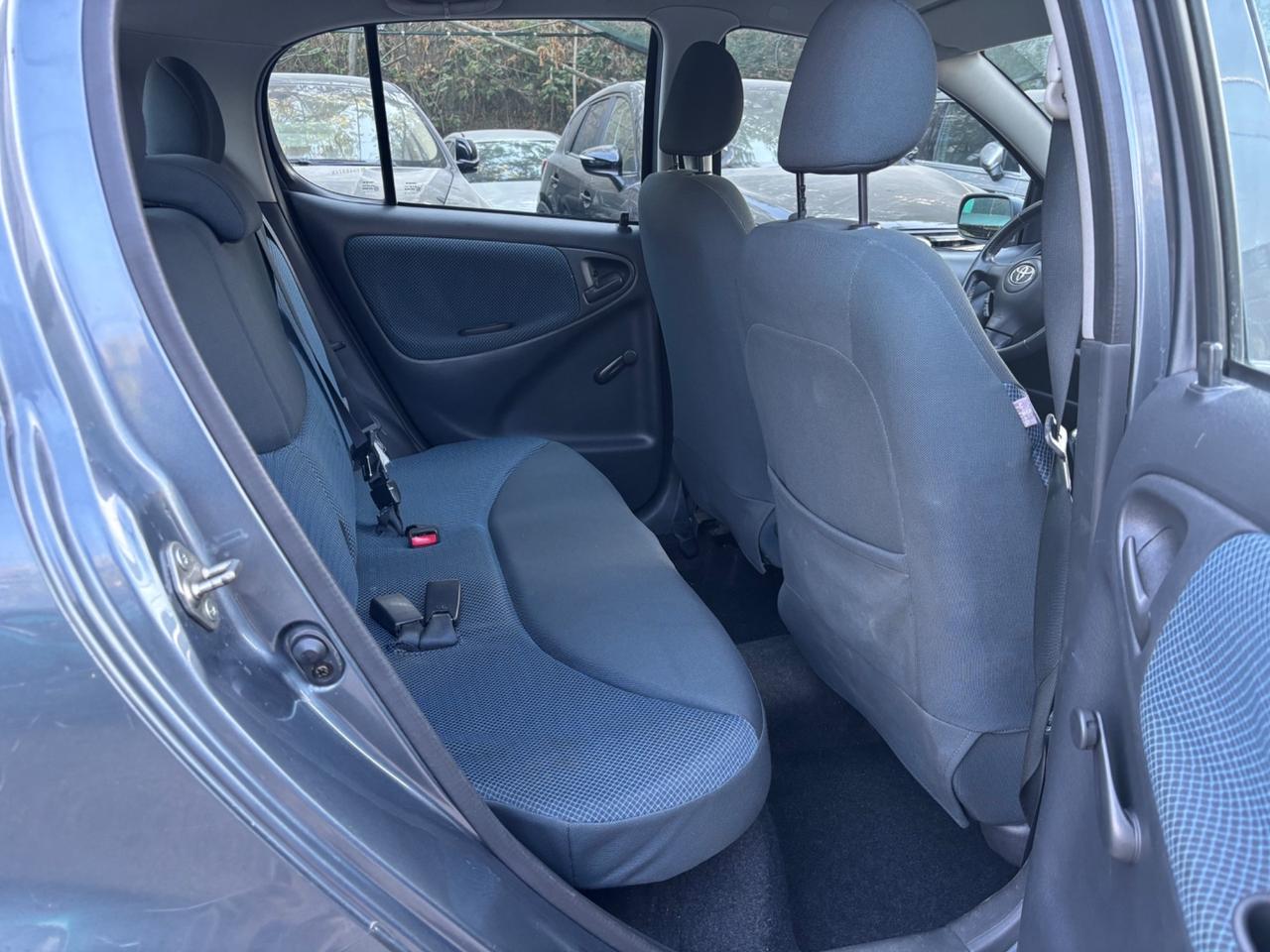 Toyota Yaris 1.0i 5 porte Sol OK NEOPATENTATI