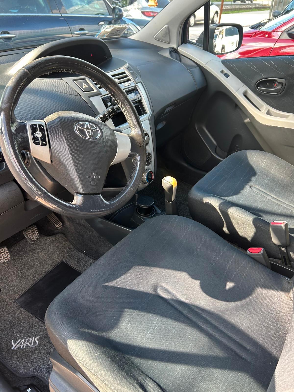 Toyota Yaris 1.0 5 porte Sol
