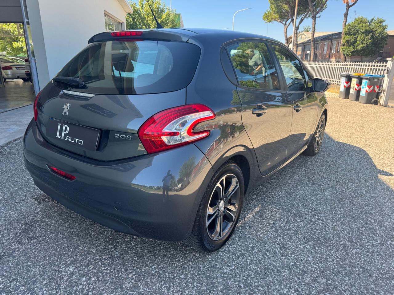 Peugeot 208 1.4 HDi 68 CV 5 porte Allure