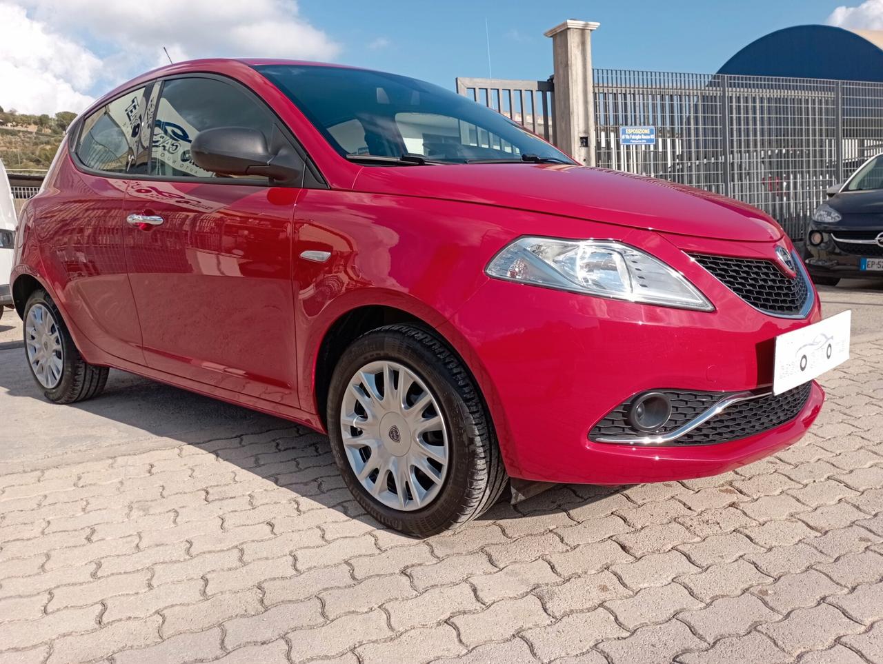 Lancia Ypsilon 1.2 69 CV 5 porte Silver