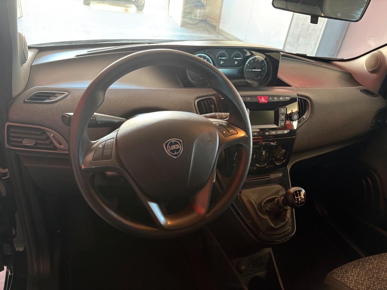 Lancia Ypsilon 1.0 FireFly 5 porte S&S Hybrid Ecochic Silver