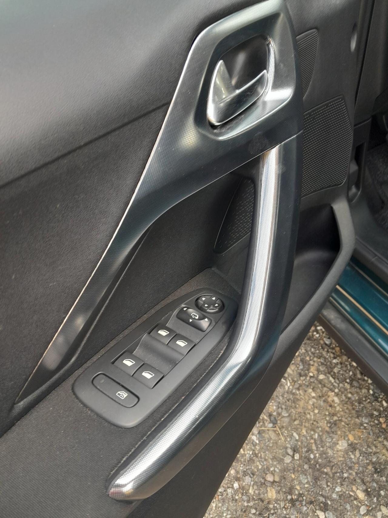 Peugeot 2008 BlueHDi 1.6 S&S Allure