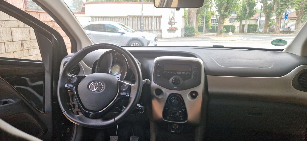 Toyota Aygo 1.0 VVT-i 69 CV 5 porte 21.950 km.