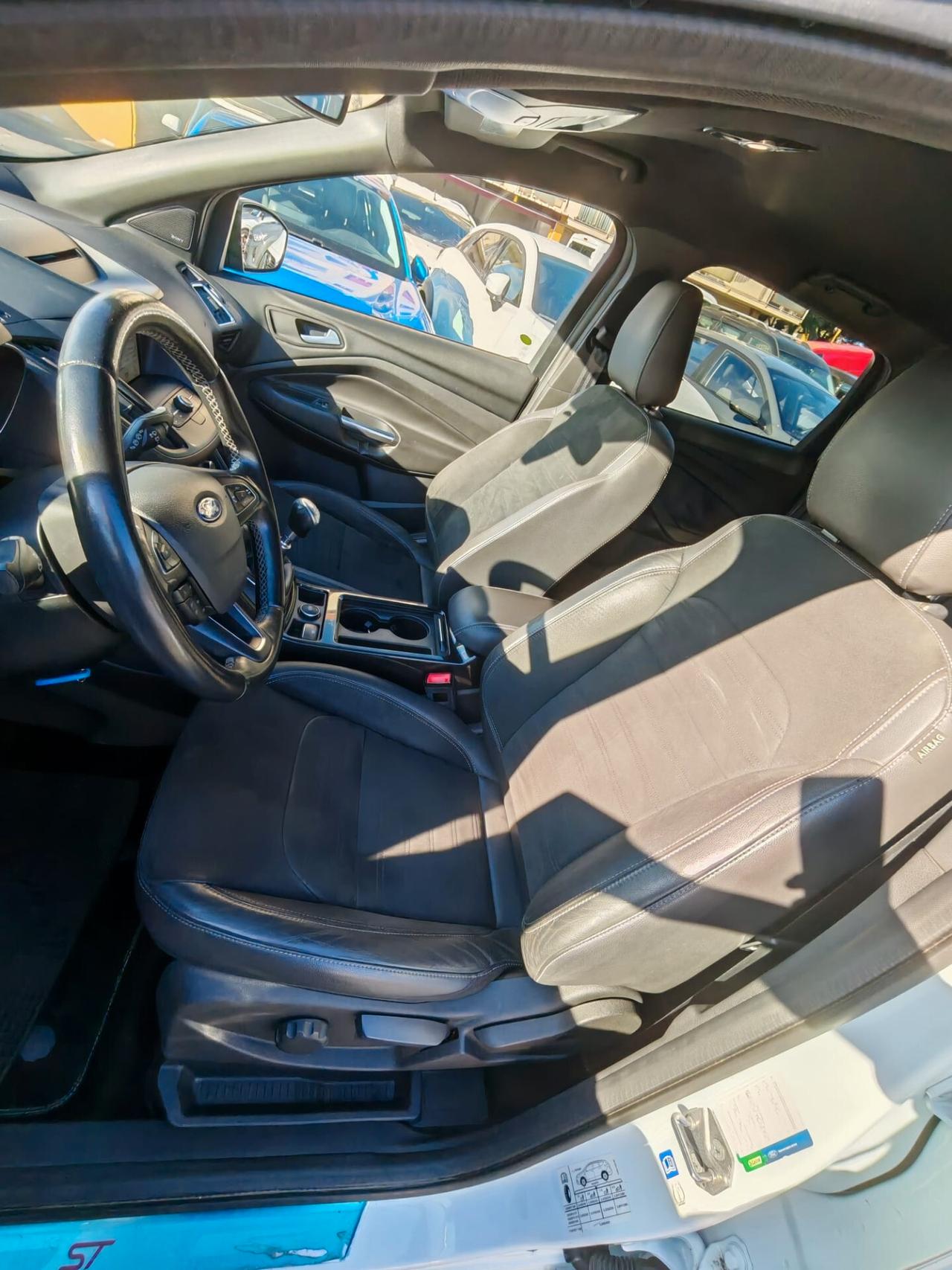 Ford Kuga 1.5 TDCI 120 CV S&S 2WD Powershift ST-Line