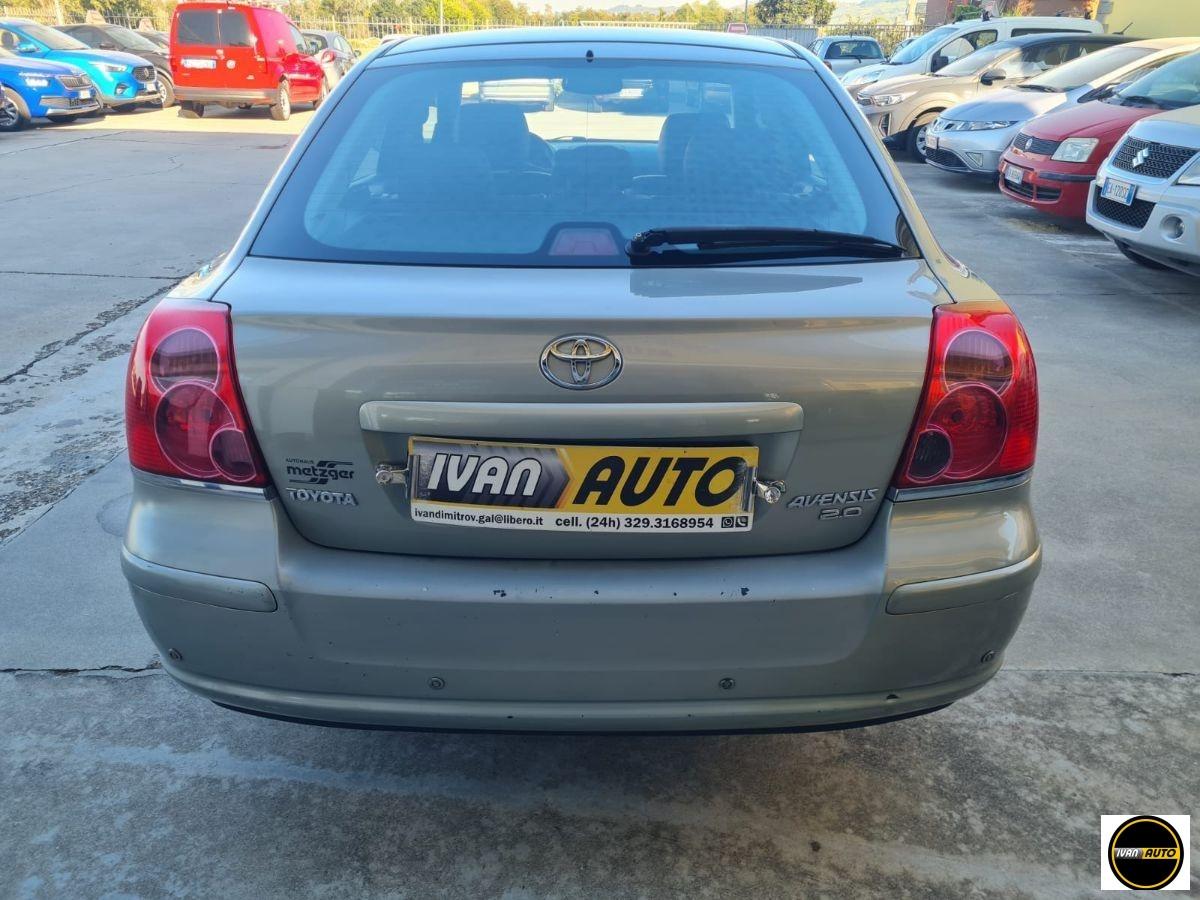 TOYOTA Avensis Benzina