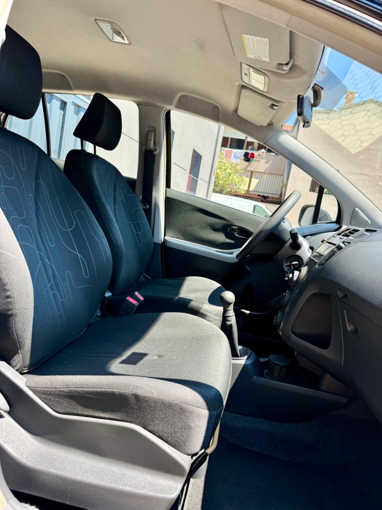 Toyota Yaris 1.0 BENZINA 5 porte Luxury pack NEOPATENTATI