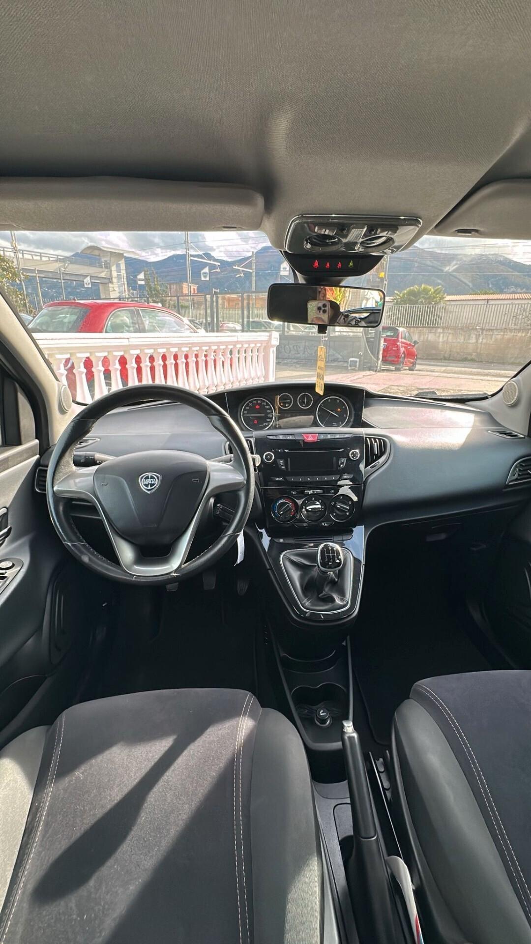 Lancia Ypsilon 1.3 MJT 16V 95 CV 5 porte S&S Silver