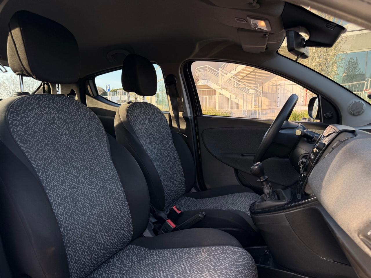 Lancia Ypsilon 1.0 FireFly 5 porte S&S Hybrid Alberta Ferretti