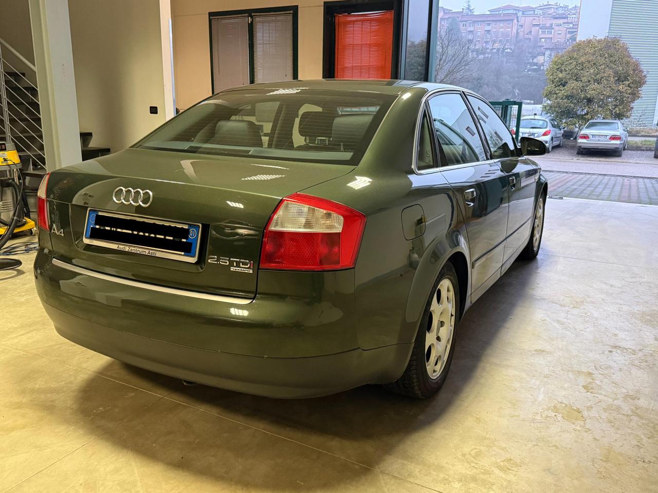 Audi A4 Berlina A4 2.5 V6 tdi quattro 180cv
