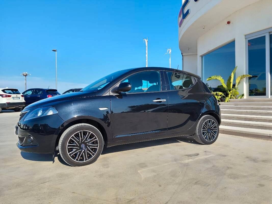 Lancia Ypsilon III 1.0 firefly hybrid Gold s&s 70cv